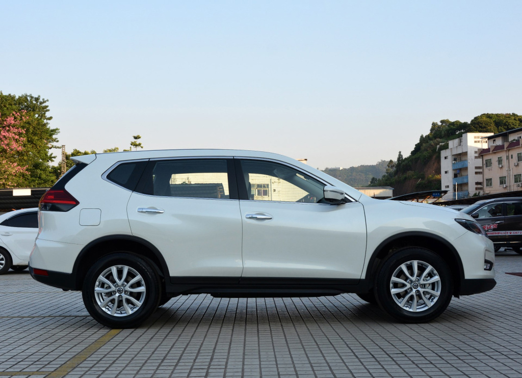 抚顺suv颜王 途岳和奇骏对比测评