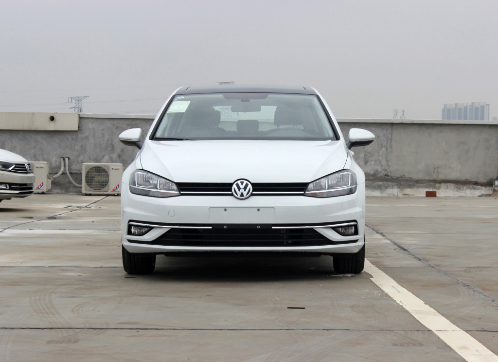 大众两款小钢炮终极对决poloplus高尔夫抚顺对比测评